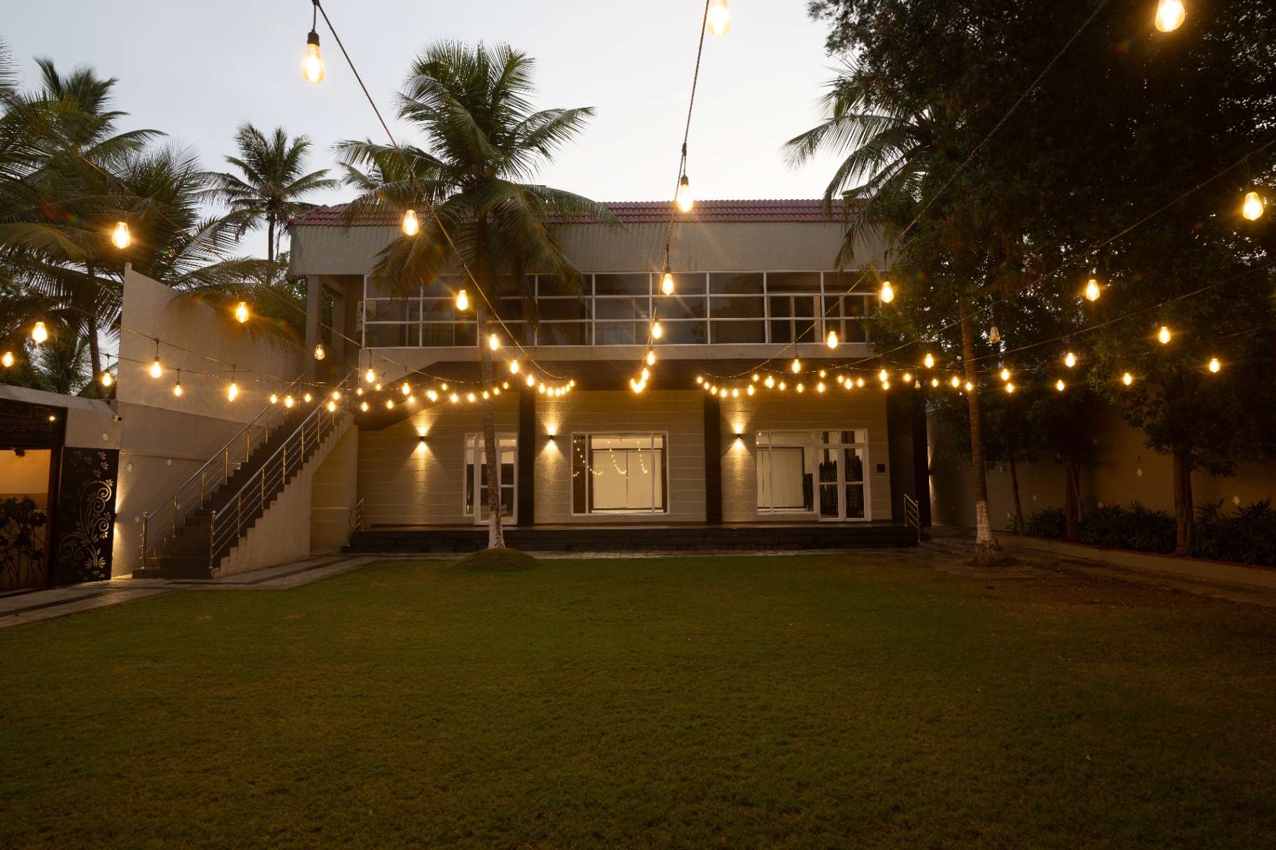 D's Lawn Hall